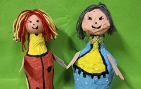 Emília e Dona Benta na Fábrica de Brinquedos